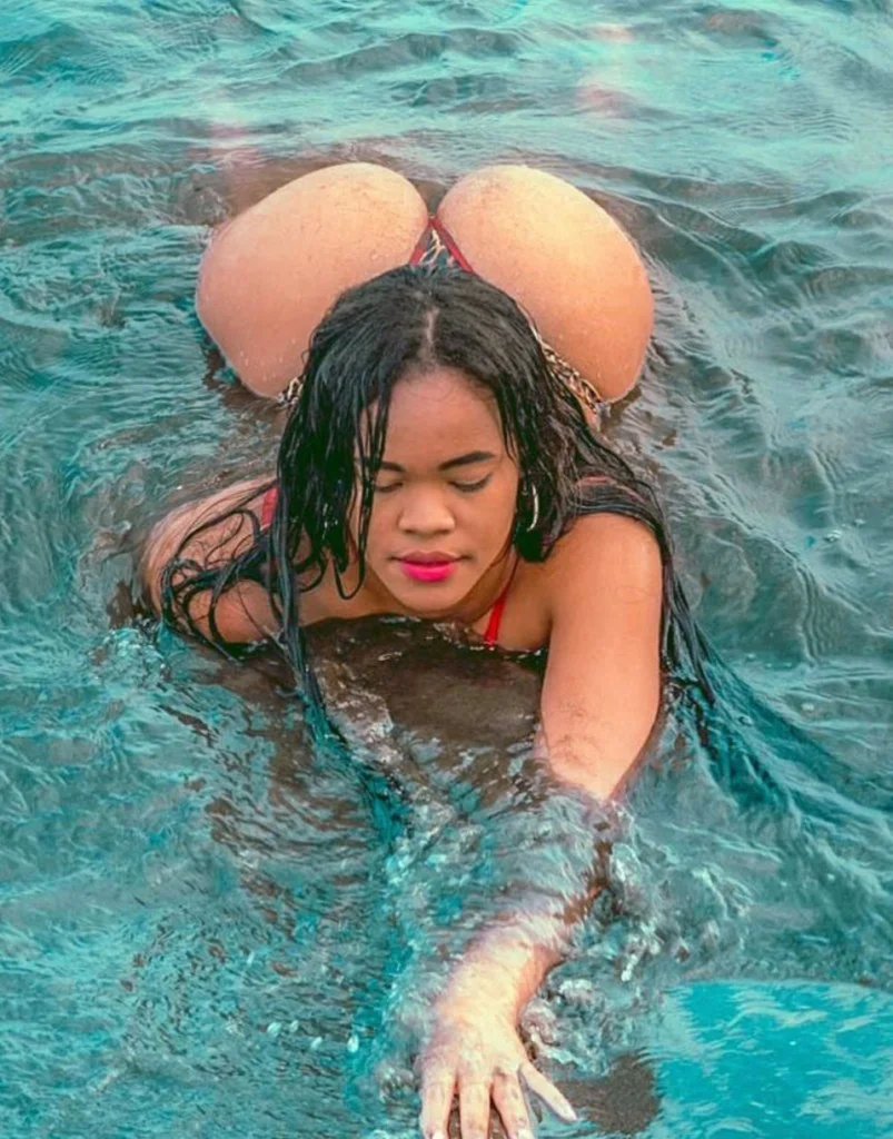Pack Morena de culo descomunal siendo penetrada Onlyfans Exclusivo